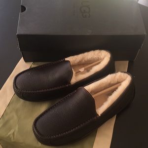 Men’s Uggs leather slippered